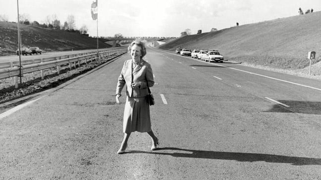 prime-minister-margaret-thatcher-poses-on-an-empty-m25-before-its-official-opening-136401328647903901-151028165308